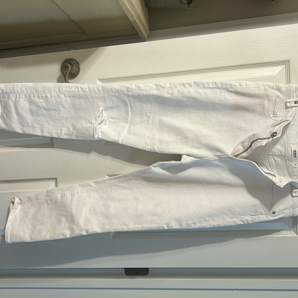 Hudson white jeans. Worn only a few times. Like new. Size 31
